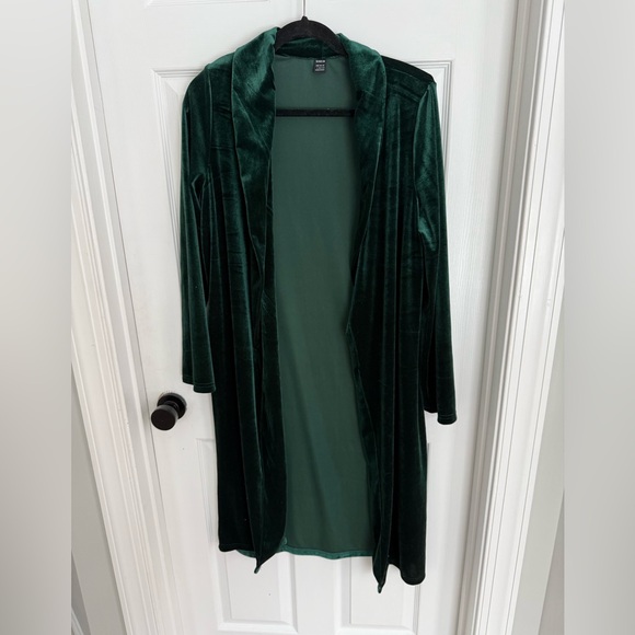 Elegant Green Velvet Women's Shaw - Picture 4 of 5